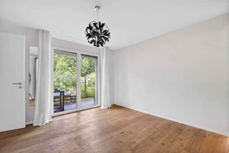 Timeless Elegance - Like-New 3.5 Room Apartment with Terrace (3)