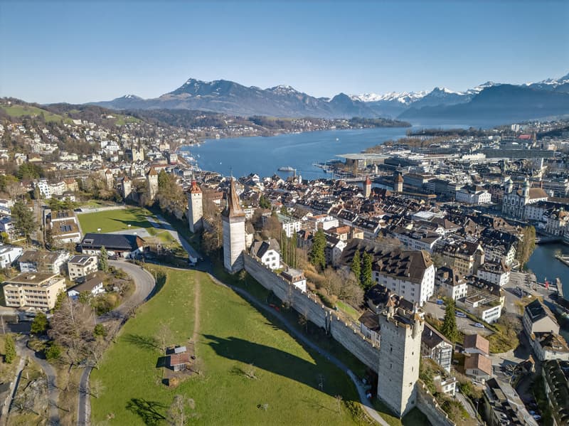 Weitsicht & Grosszügigkeit: 7 Zimmer Wohnung im Herzen der Stadt Luzer (6)