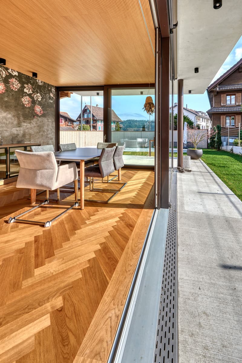 Traditionelles Holzhaus mit modernem Glasanbau - Wohnen auf 8 Zimmern (4)