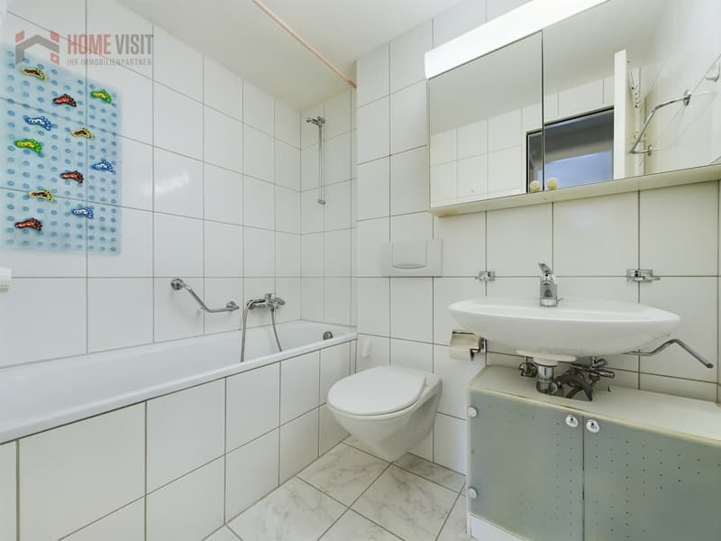 Badezimmer mit Badewanne