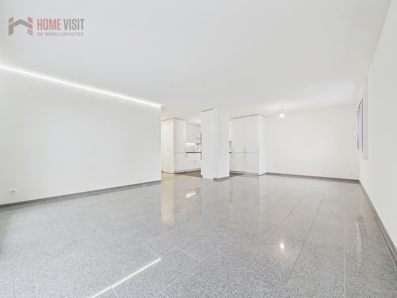 Grosszügiges Wohnzimmer mit Essbereich