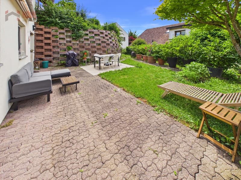 Gartensitzplatz im unteren Erdgeschoss