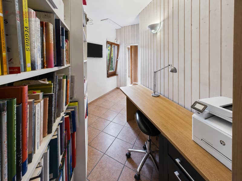 Büro im unteren Erdgeschoss