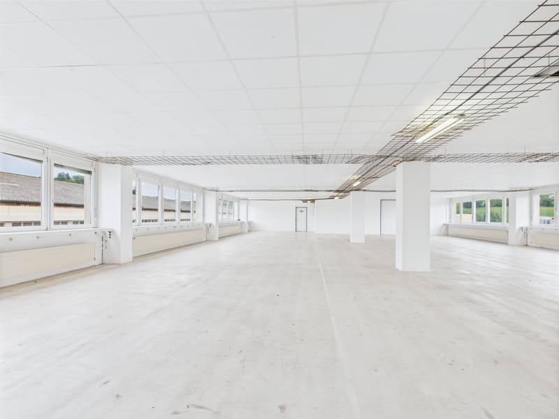 350m2 - Spazio commerciale moderno e luminoso al 2° piano con vista panoramica (11)