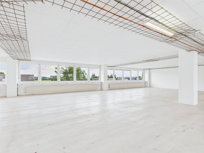 350m2 - Spazio commerciale moderno e luminoso al 2° piano con vista panoramica (7)