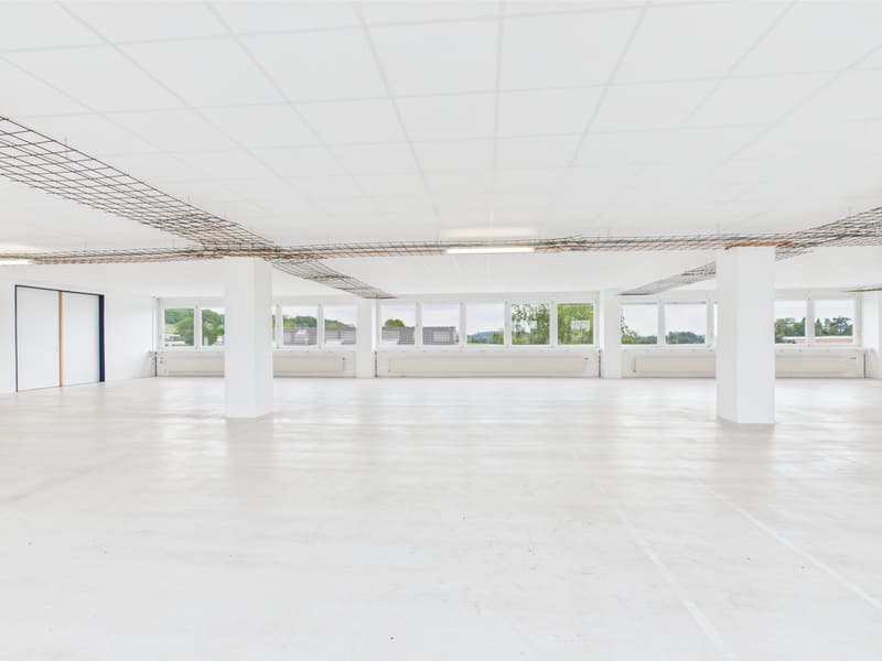 350m2 - Spazio commerciale moderno e luminoso al 2° piano con vista panoramica (8)