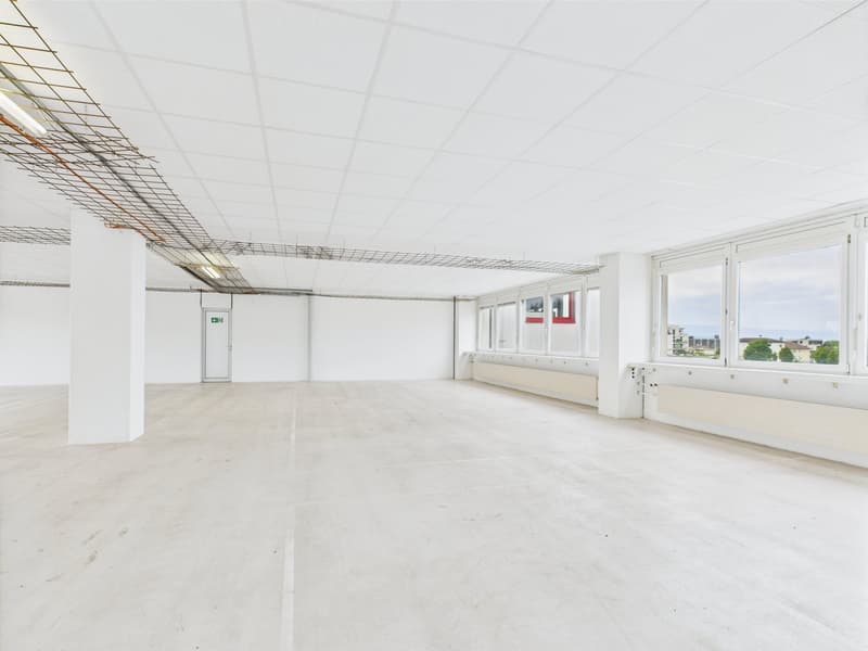 350m2 - Spazio commerciale moderno e luminoso al 2° piano con vista panoramica (6)