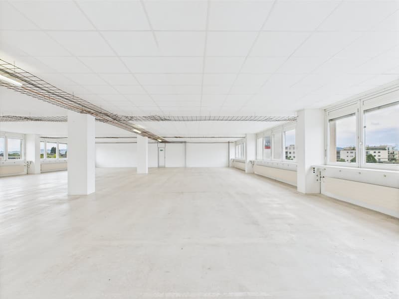 350m2 - Spazio commerciale moderno e luminoso al 2° piano con vista panoramica (2)