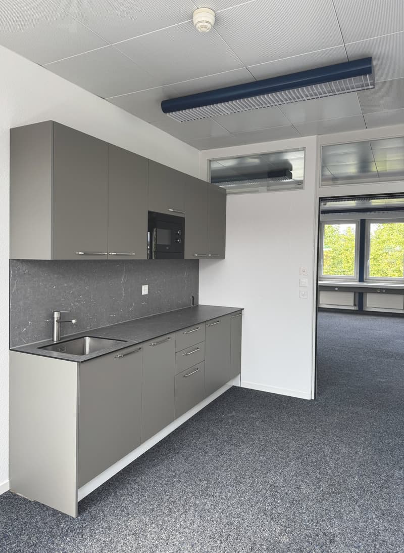 Preiswerte Bürofläche mit 318 m² – ideal für KMU oder Kombination mit Lager (12)