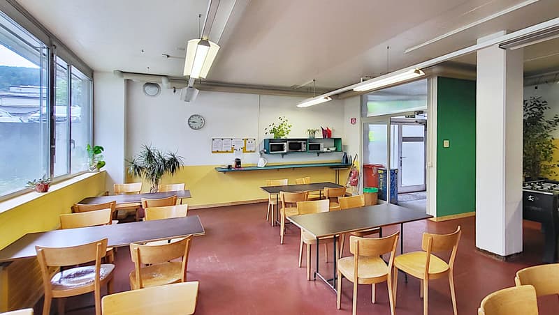 717 m² commercial space with delivery (6)