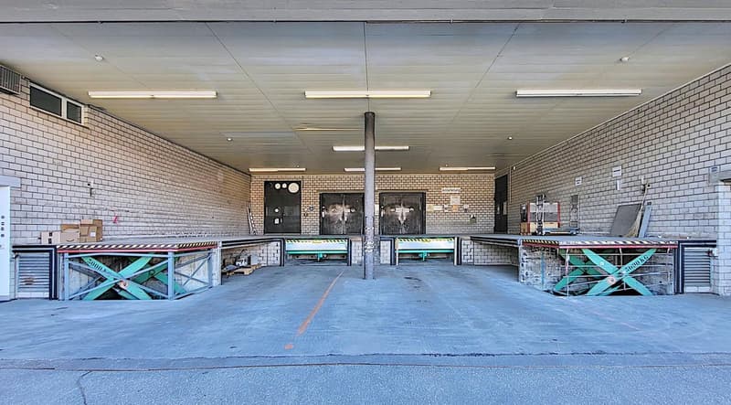 Spazio commerciale emozionante nel seminterrato con sufficiente luce diurna! (5)