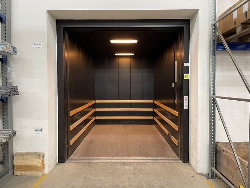 Spazio commerciale ventilato e raffreddato con accesso diretto dal montacarichi! (6)