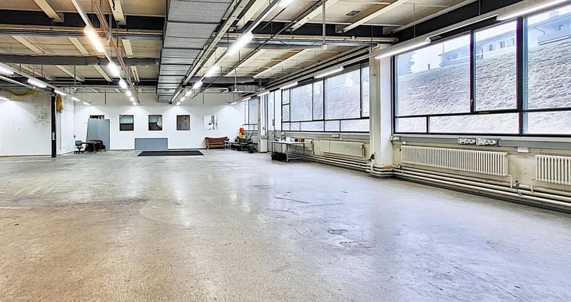 "Grosszügige Lagerfläche mit 4.6 m Deckenhöhe - ca. 400 m2 in Hombrechtikon" (1)