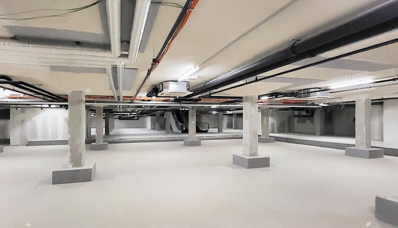 1,000 m2 sales area on the lower ground floor with frequency carrier on the upper ground floor! (11)