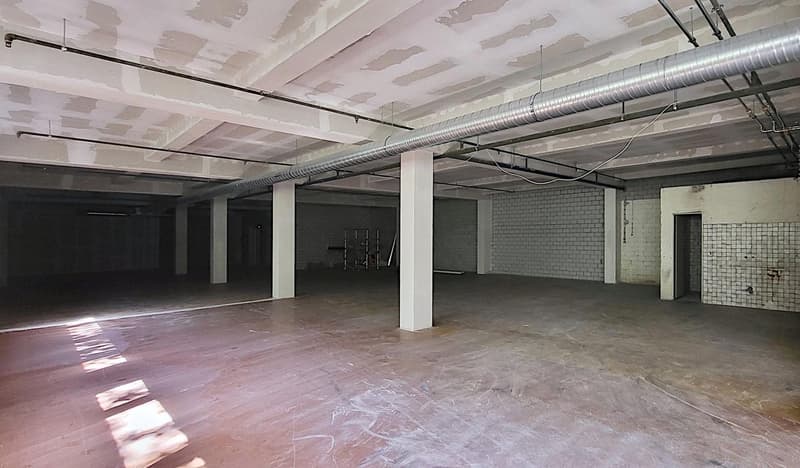 Espace commercial au premier étage avec caractère de rez-de-chaussée ! (3)
