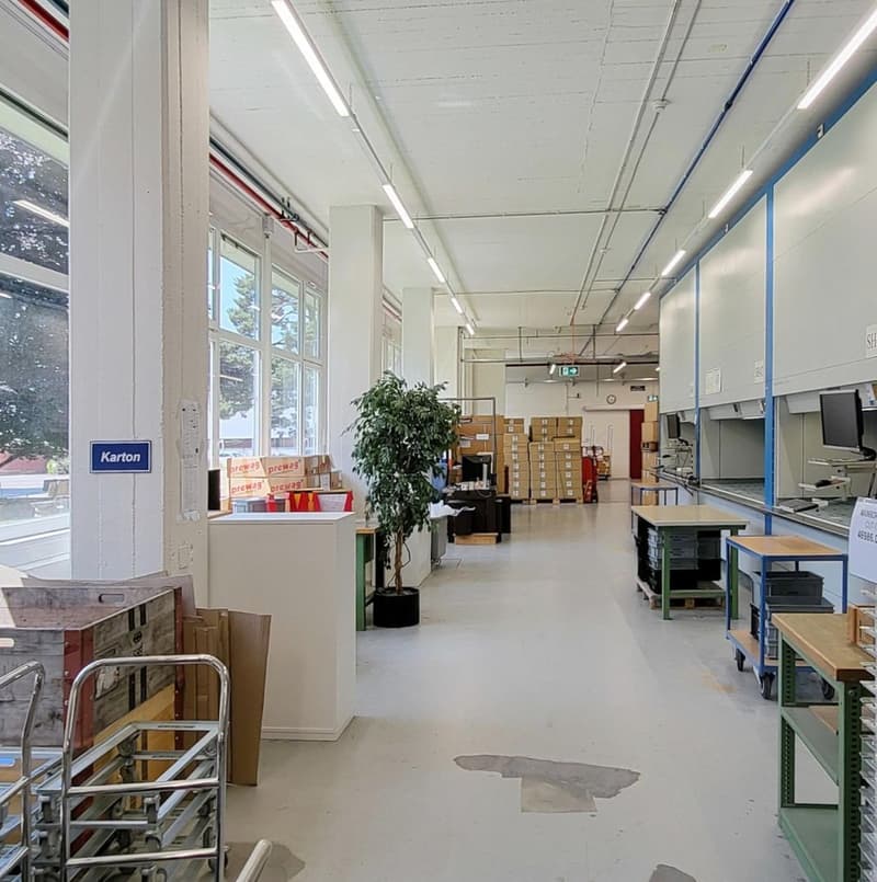 Espace commercial spacieux au rez-de-chaussée à louer à Wetzikon (3)