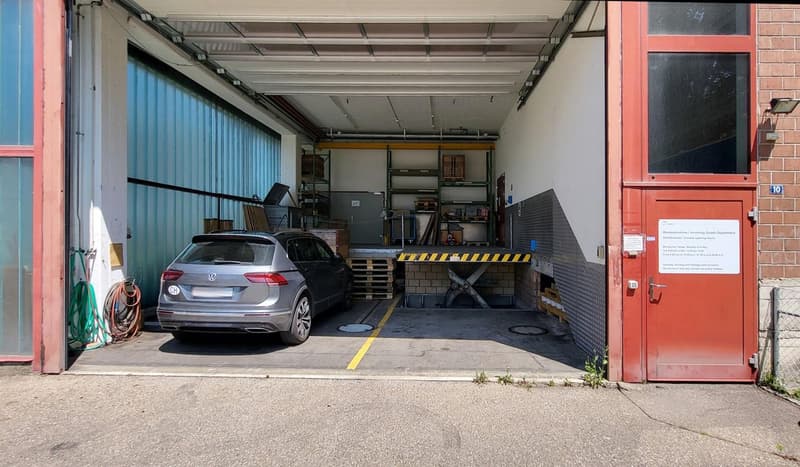 Espace commercial spacieux au rez-de-chaussée à louer à Wetzikon (7)