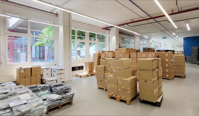 Espace commercial spacieux au rez-de-chaussée à louer à Wetzikon (4)