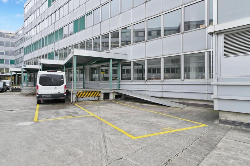 Spazio commerciale pronto per l'occupazione con carico al pavimento di 1.000 kg/m²! (12)