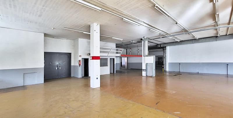 Raro spazio commerciale/produzione al piano terra! (4)