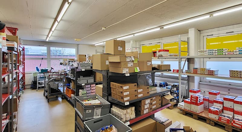 Superficie de vente attractive dans un quartier passionnant (6)