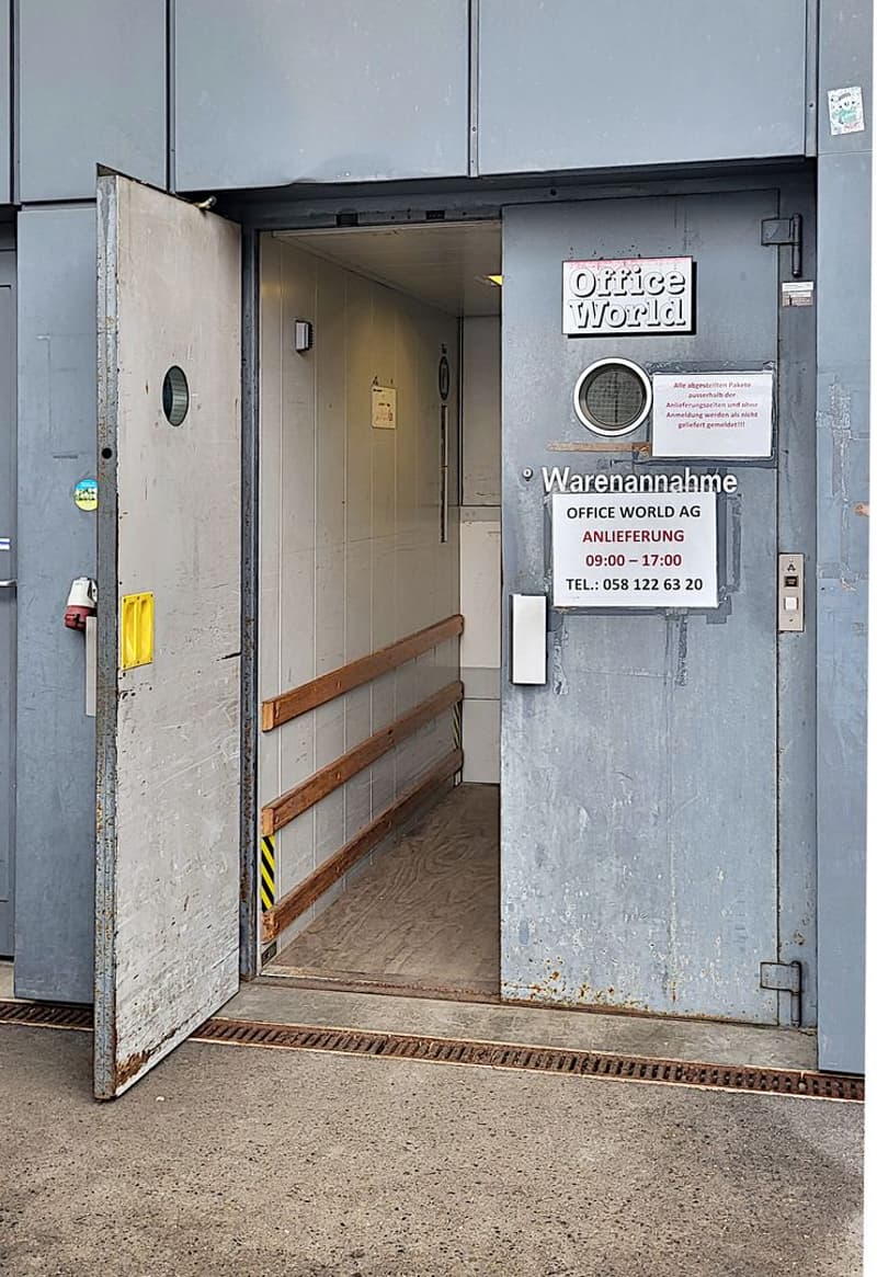 Superficie de vente attractive dans un quartier passionnant (8)