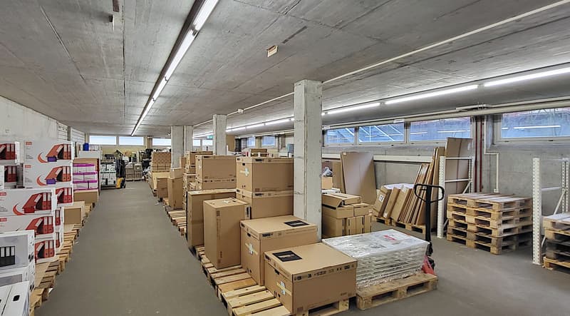 Superficie de vente attractive dans un quartier passionnant (4)
