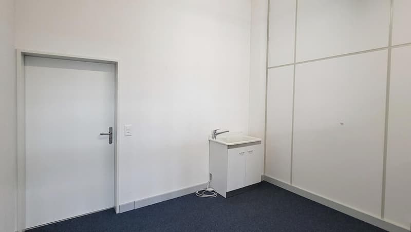 Well-located, expanded and bright office space with water connection - 158 m2! (10)