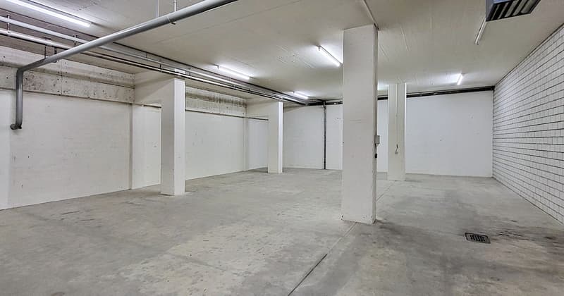 Espace de stockage avec livraison et bonne hauteur de plafond à Glattbrugg! (2)