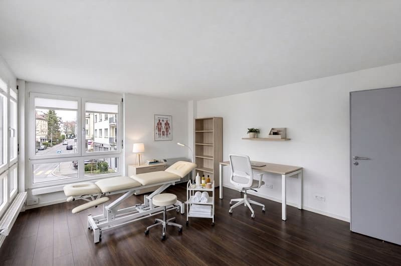 Exciting and bright office space in the heart of Affoltern - 149 m2! (2)