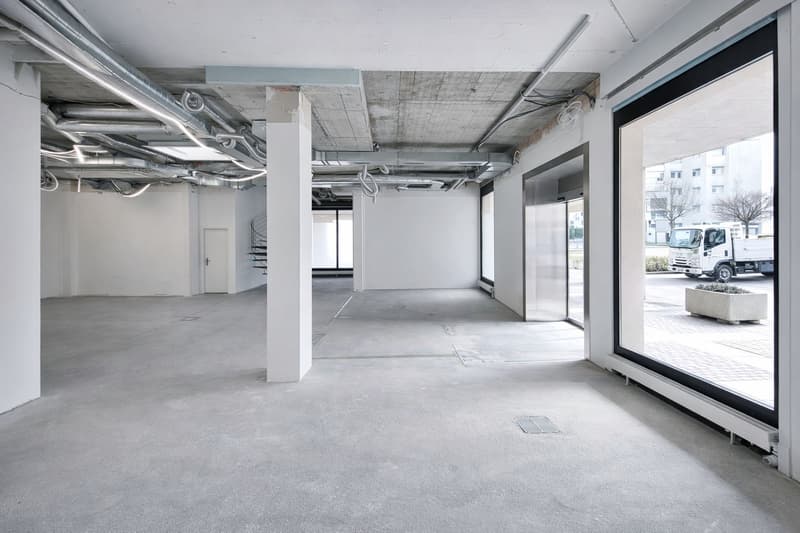 Commercial/Sales Area close to Parking - 207 m2! (9)