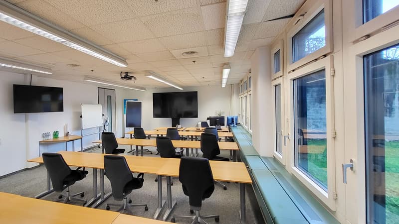 Spaziosa area ufficio al piano terra per formazione e istruzione! (3)