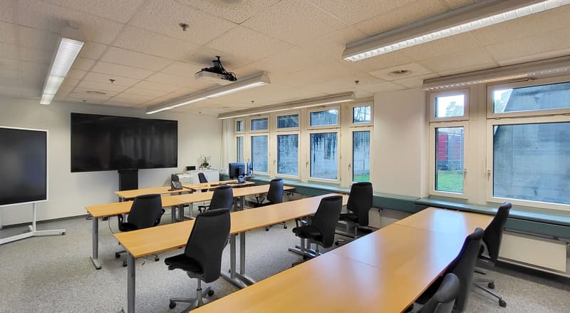 Spaziosa area ufficio al piano terra per formazione e istruzione! (4)