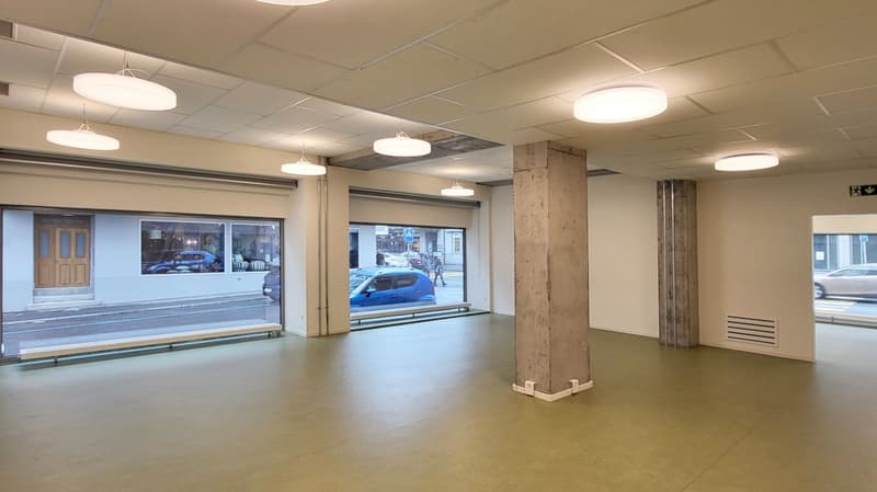 Spazio commerciale rappresentativo con visibilità massima nel cuore di Glarus! (2)