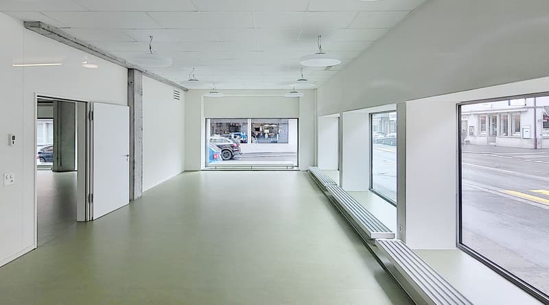 Spazio commerciale rappresentativo con visibilità massima nel cuore di Glarus! (4)