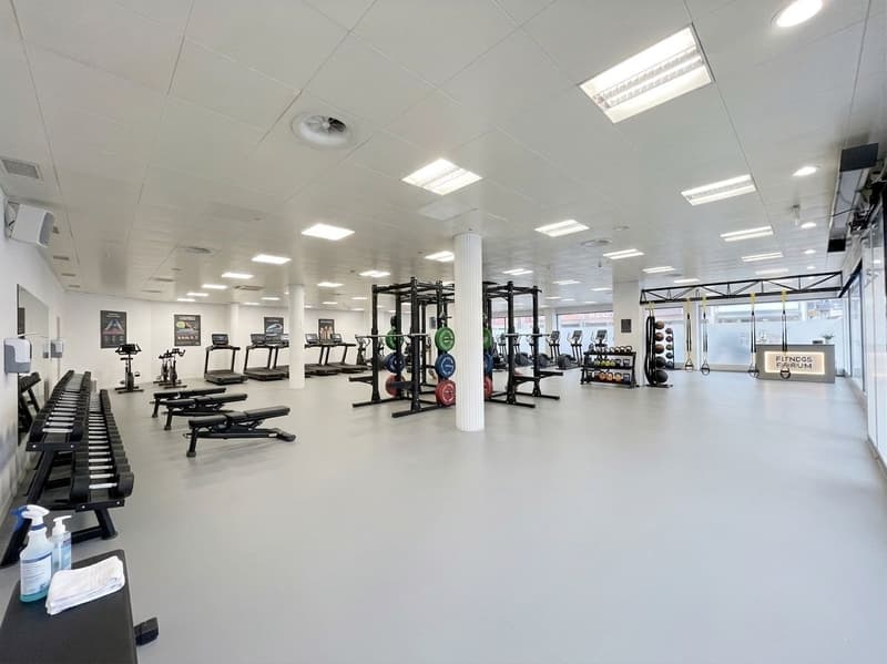 Retail space in a prominent location with high traffic - ONLY GROUND FLOOR! (3)