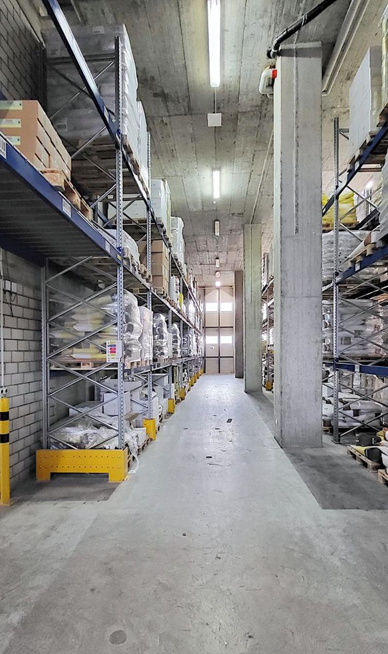 Spazi di magazzino e logistica al piano terra (3)