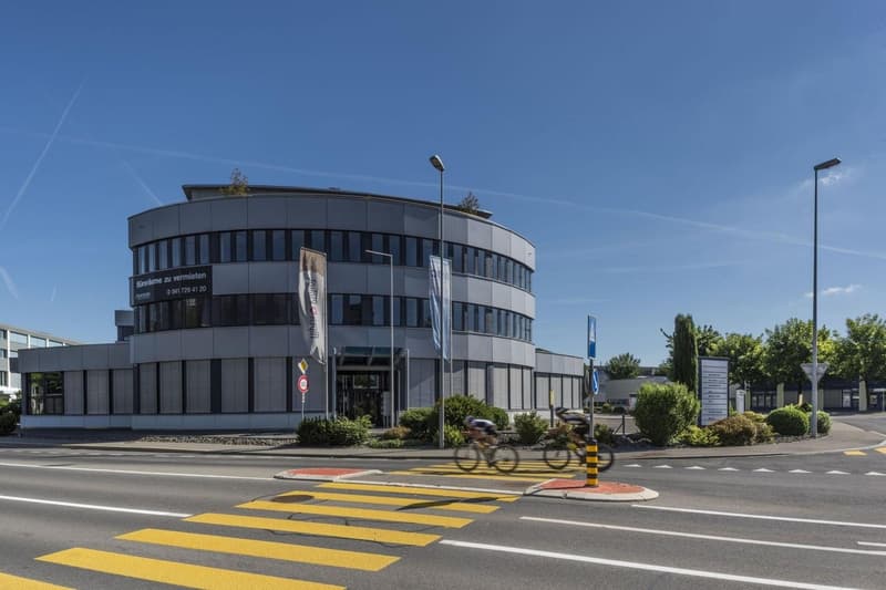 Bureau d'angle entièrement aménagé avec cuisine de thé! (7)