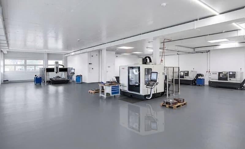 Attractive commercial space with plenty of daylight! (6)