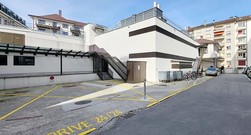 400 m2 sales area on the lower ground floor with frequency carrier on the upper ground floor! (13)