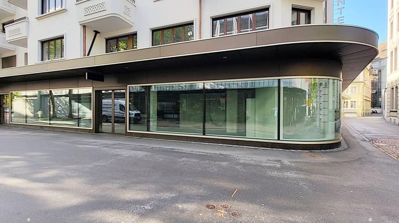 400 m2 sales area on the lower ground floor with frequency carrier on the upper ground floor! (3)