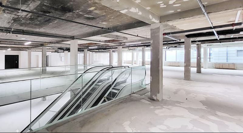 400 m2 sales area on the lower ground floor with frequency carrier on the upper ground floor! (9)