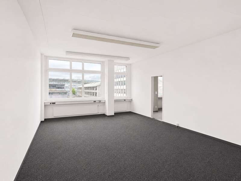 125 m² office space with 4 offices in Regensdorf! (2)
