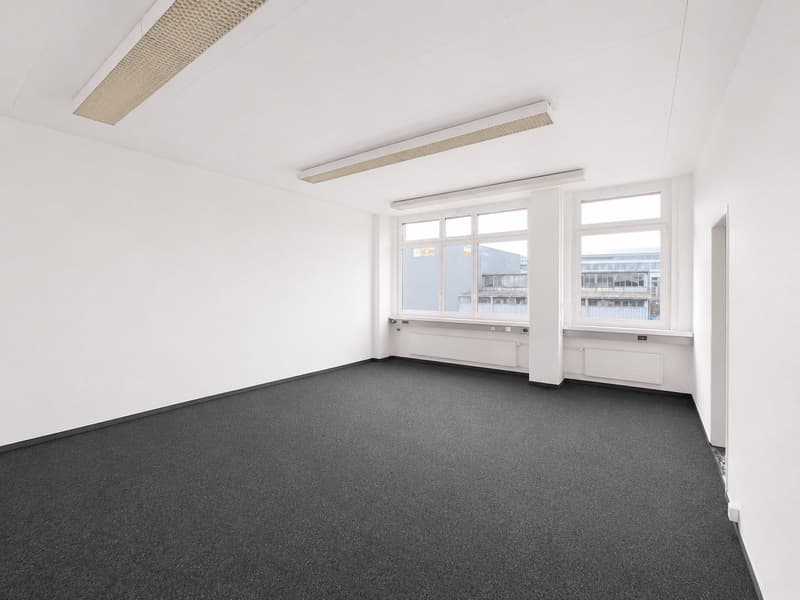 125 m² office space with 4 offices in Regensdorf! (3)