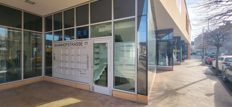 Entrare e iniziare. Spazio ufficio moderno nel centro di Brugg. (5)