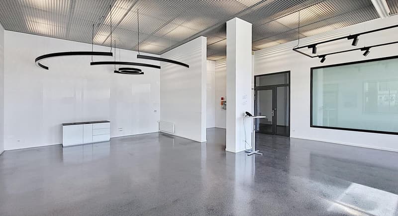 Votre nouveau showroom ? 154 m2 d'espace commercial au rez-de-chaussée ! (7)