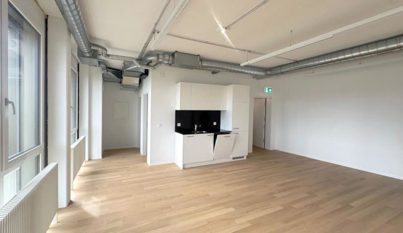 Bright, modern, and fully developed rental space in Triamal (3)