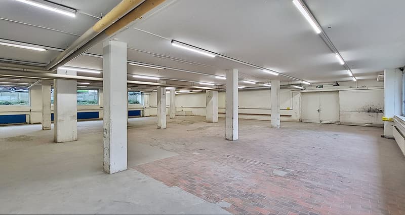 717 m² d'espace commercial avec livraison ! (2)