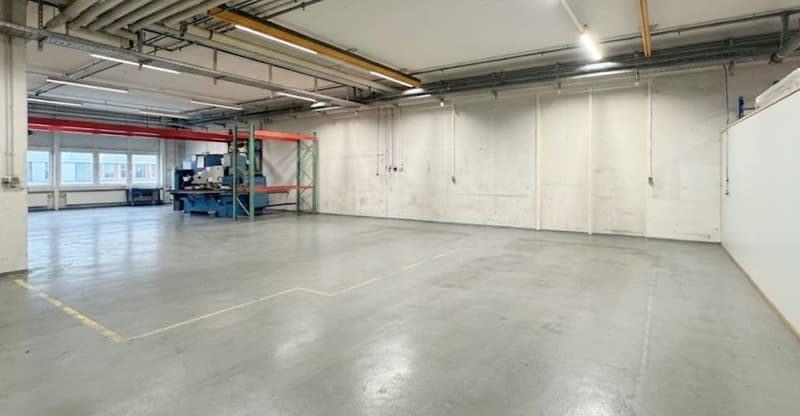 867m² - Spazio commerciale, di produzione o di stoccaggio con consegna ottimale (5)
