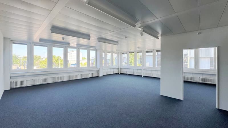Light-flooded office space in a highly frequented location in Winterthur (2)